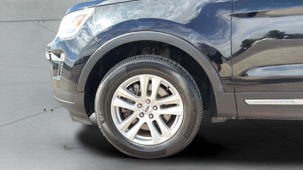 Photo 33 of this FORD EXPLORER