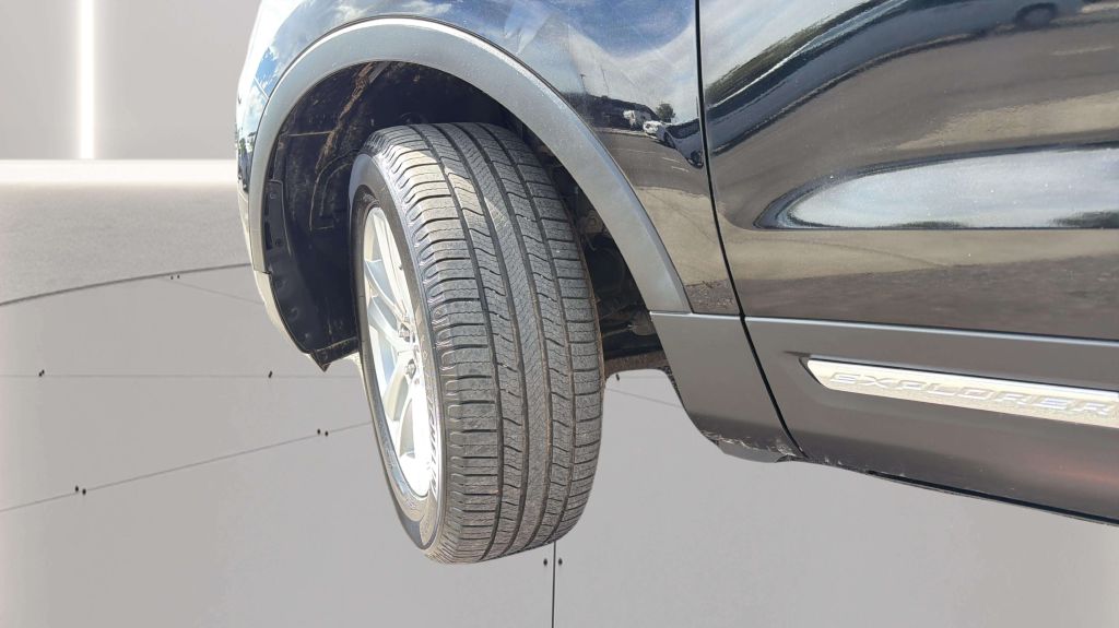 Photo 34 of this FORD EXPLORER