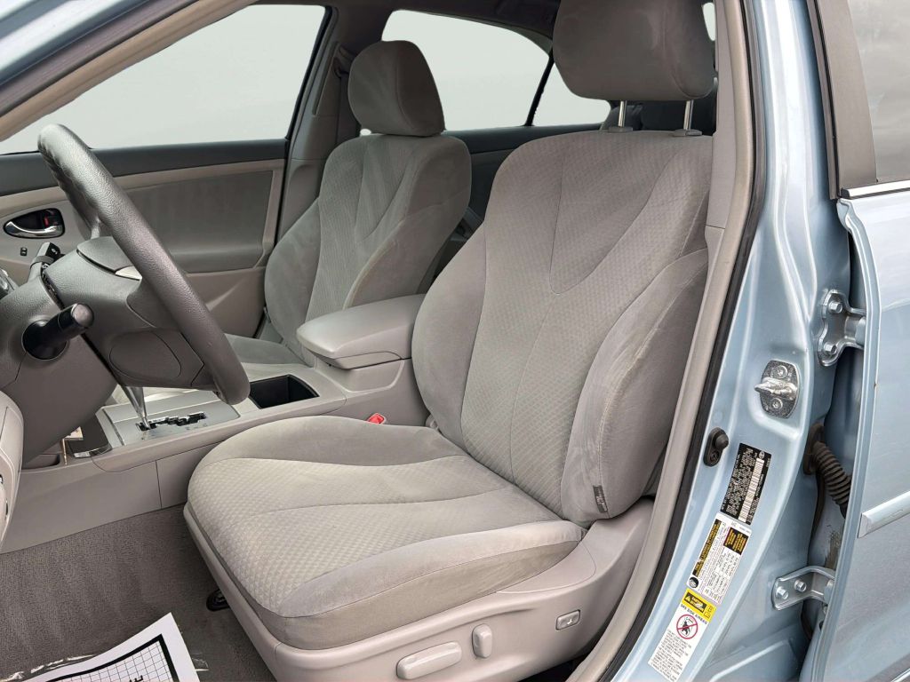 Photo 12 of this TOYOTA CAMRY
