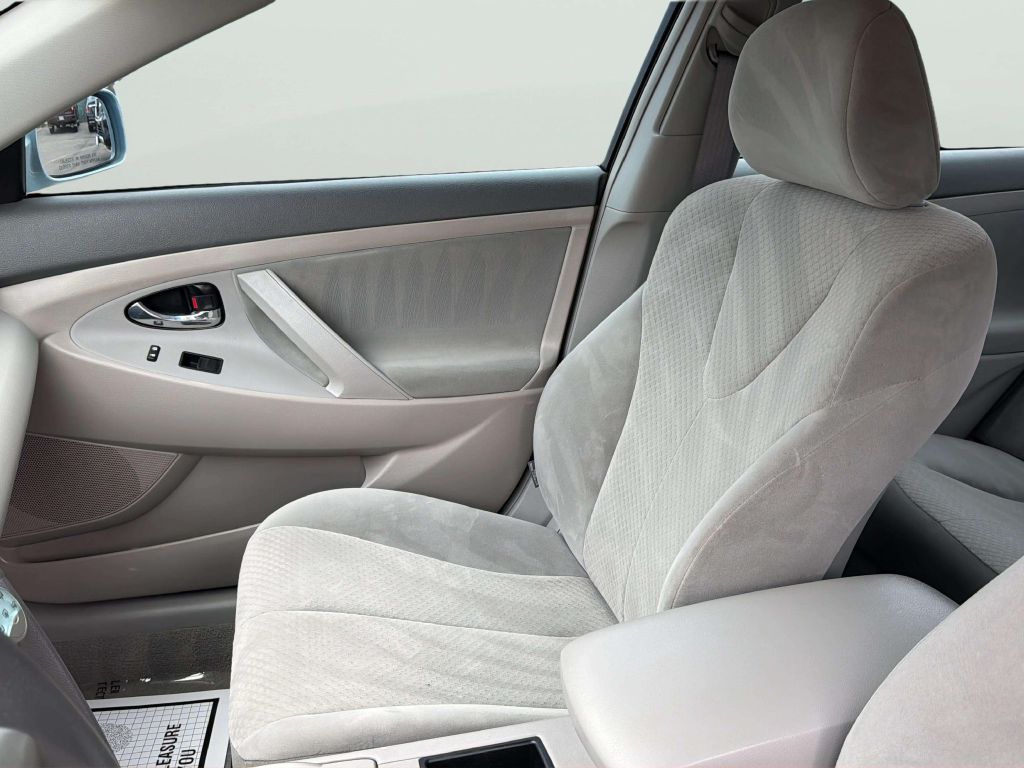 Photo 13 of this TOYOTA CAMRY