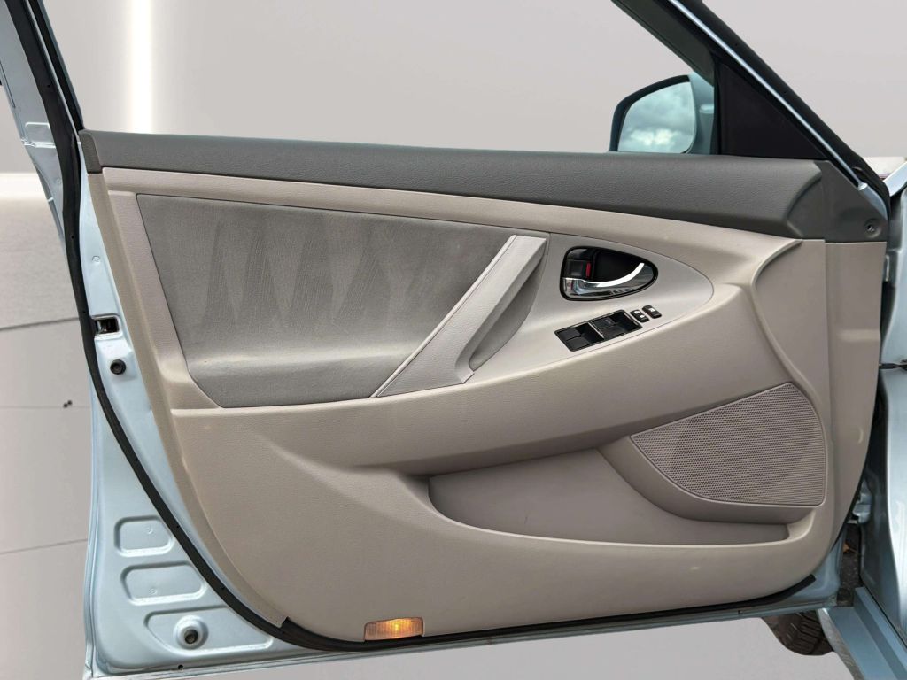 Photo 14 of this TOYOTA CAMRY