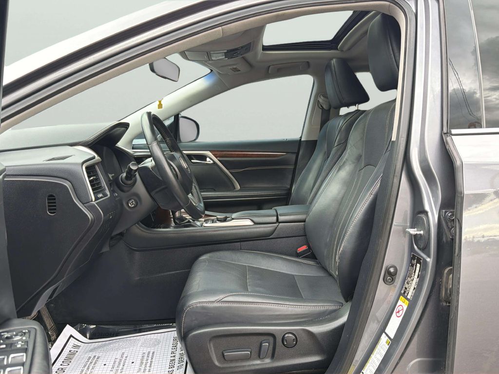 Photo 11 of this LEXUS RX 350