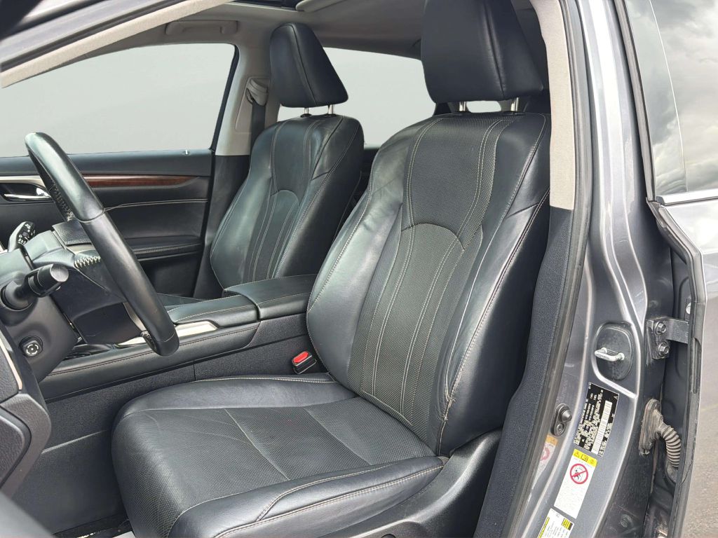 Photo 12 of this LEXUS RX 350