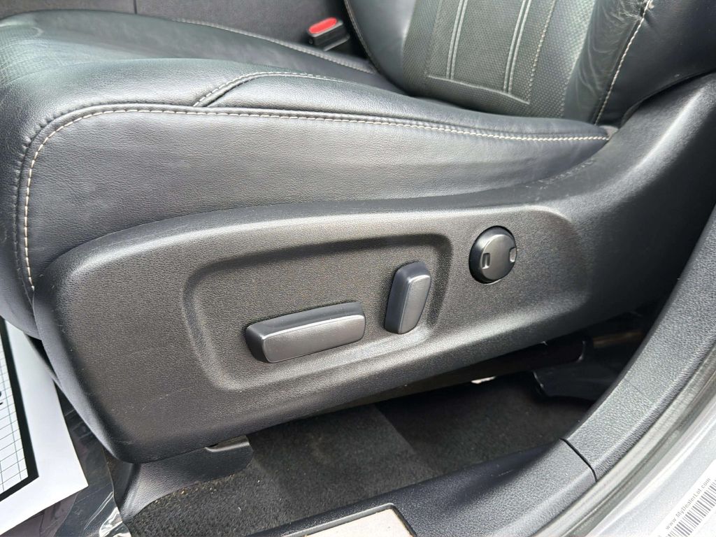 Photo 13 of this LEXUS RX 350