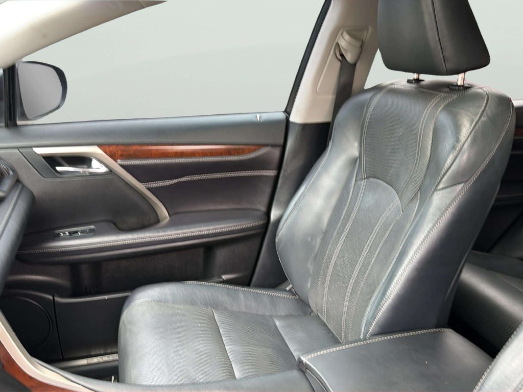 Photo 14 of this LEXUS RX 350