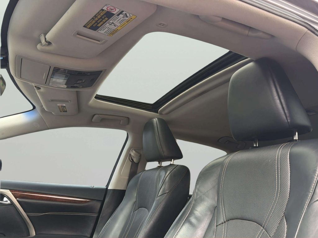 Photo 15 of this LEXUS RX 350