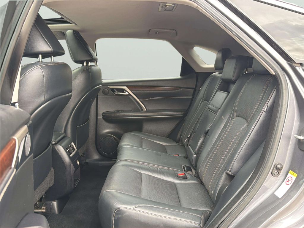 Photo 19 of this LEXUS RX 350