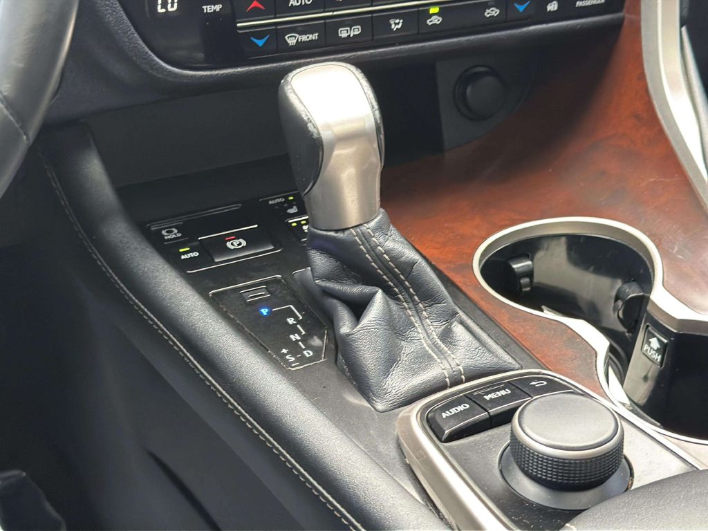 Photo 23 of this LEXUS RX 350