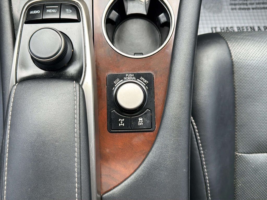 Photo 25 of this LEXUS RX 350