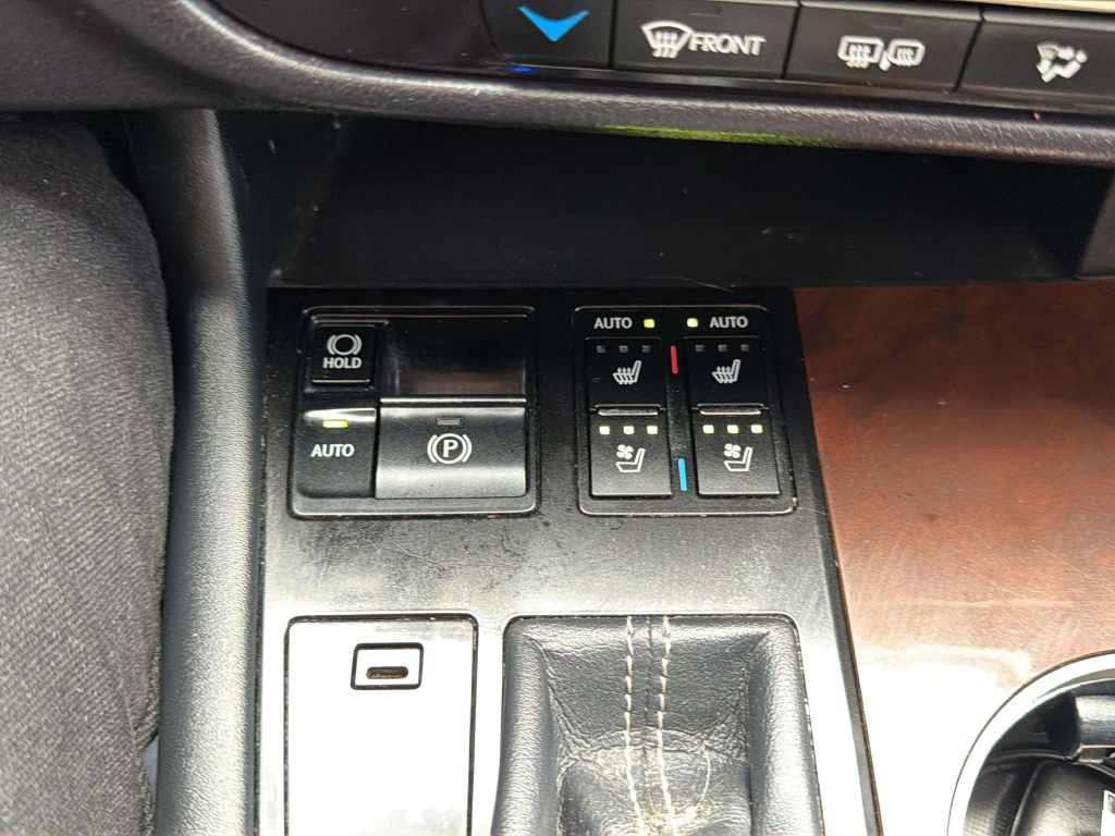 Photo 33 of this LEXUS RX 350
