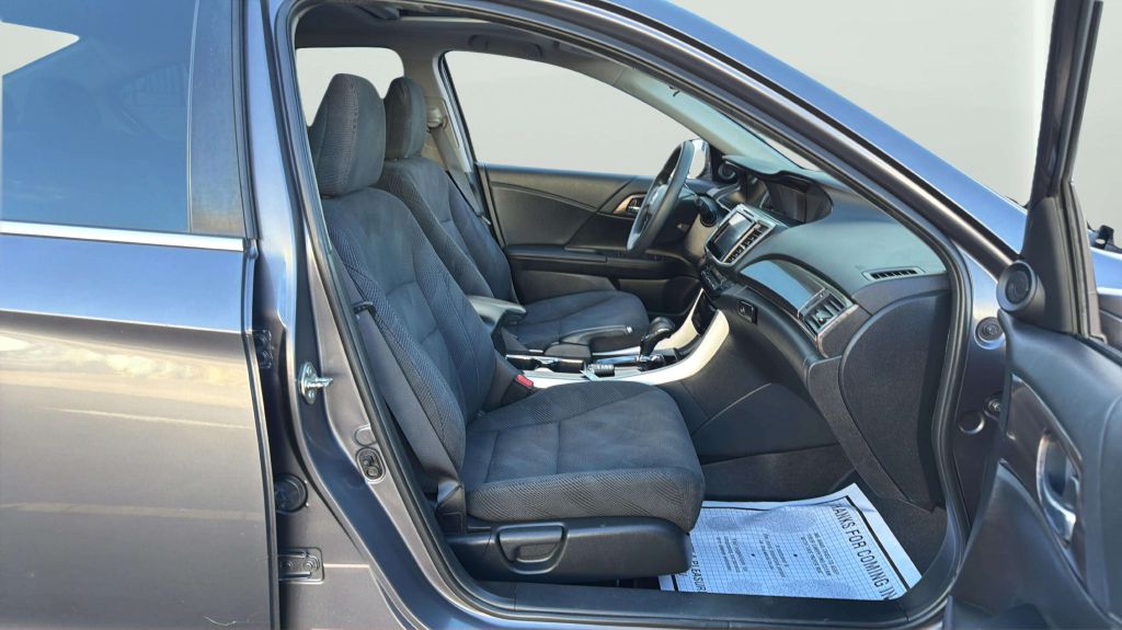 Photo 13 of this HONDA ACCORD