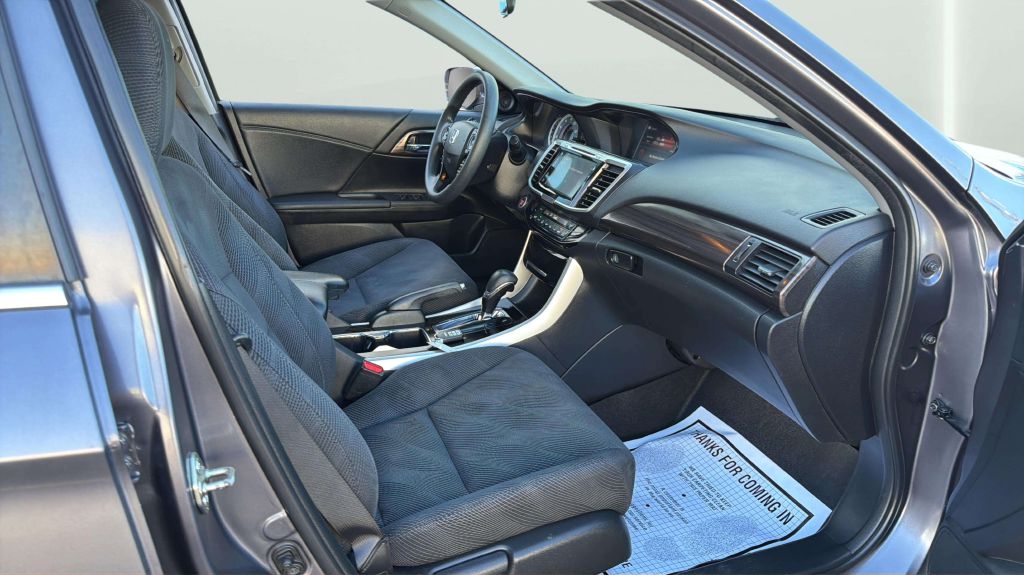 Photo 15 of this HONDA ACCORD