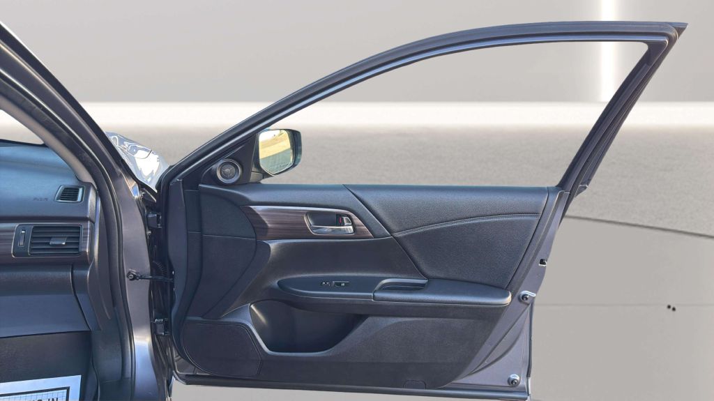 Photo 16 of this HONDA ACCORD