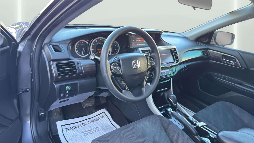 Photo 17 of this HONDA ACCORD