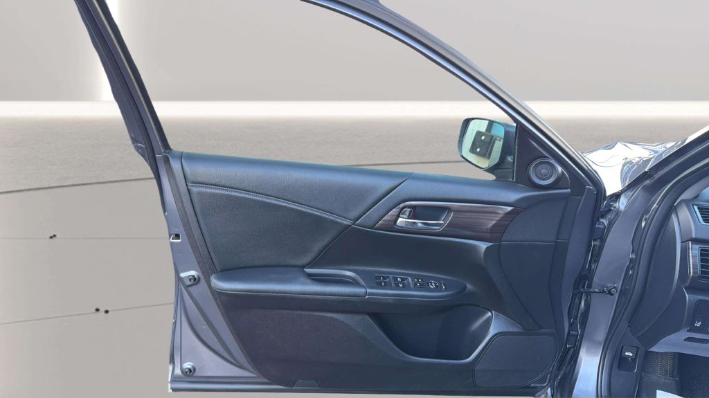Photo 18 of this HONDA ACCORD