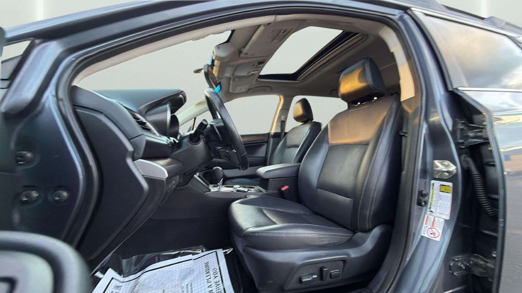 Photo 34 of this SUBARU OUTBACK