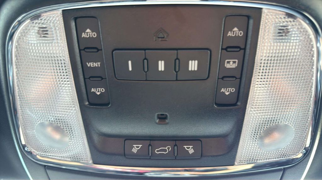 Photo 33 of this JEEP GRAND CHEROKEE