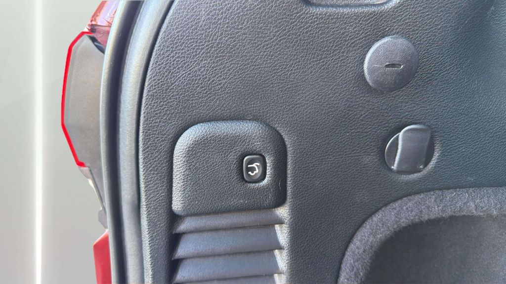 Photo 36 of this JEEP GRAND CHEROKEE
