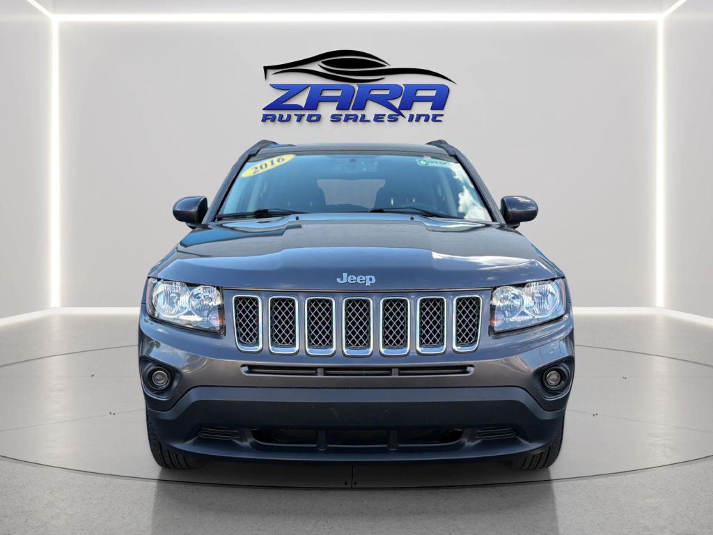 Photo 2 of this JEEP COMPASS