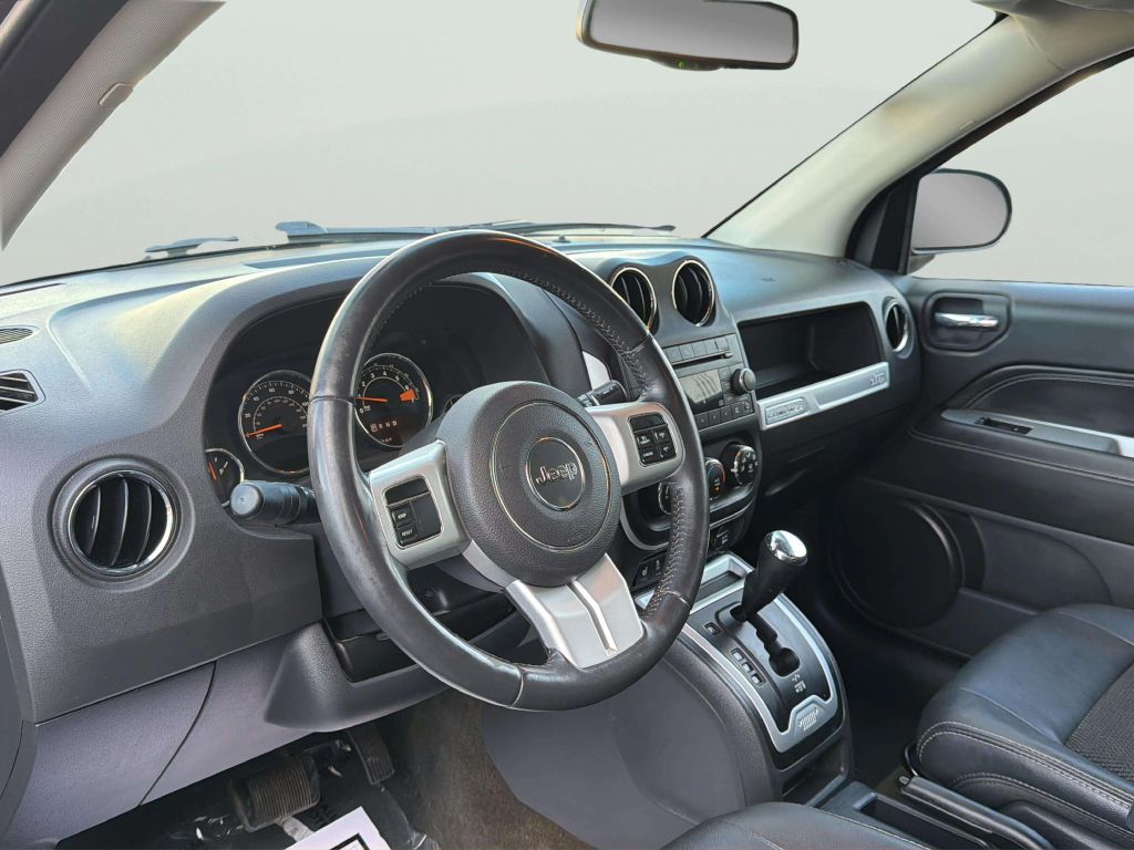 Photo 10 of this JEEP COMPASS