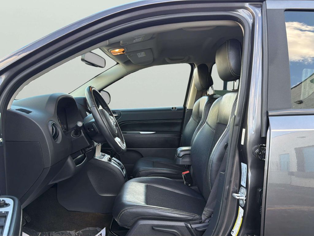 Photo 11 of this JEEP COMPASS