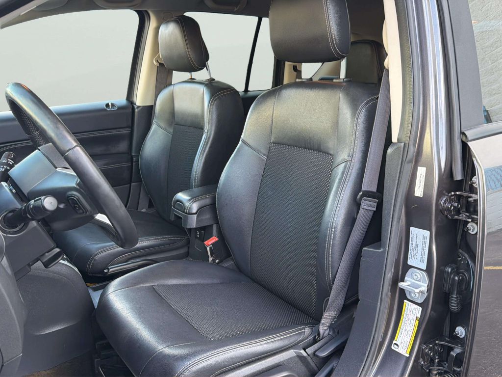 Photo 12 of this JEEP COMPASS