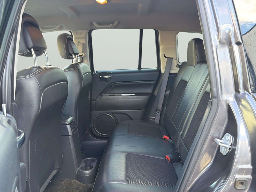 Photo 16 of this JEEP COMPASS