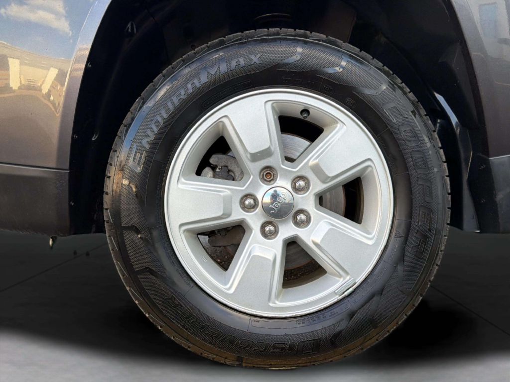 Photo 26 of this JEEP COMPASS