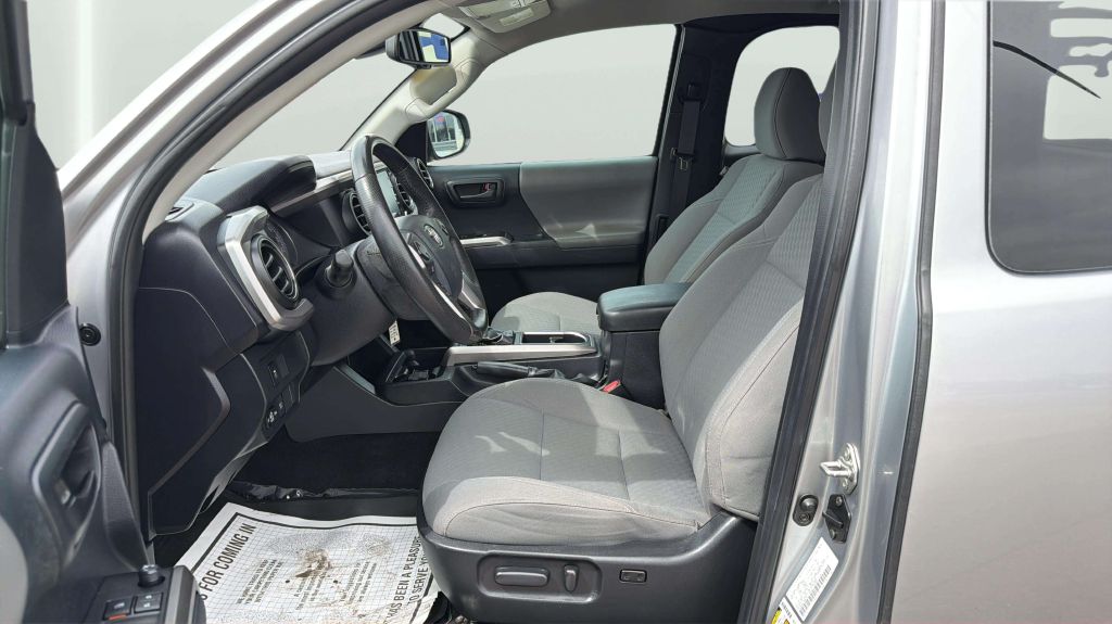 Photo 11 of this TOYOTA TACOMA