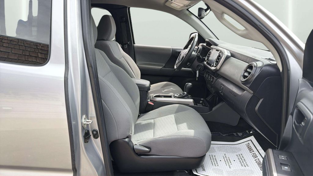 Photo 13 of this TOYOTA TACOMA
