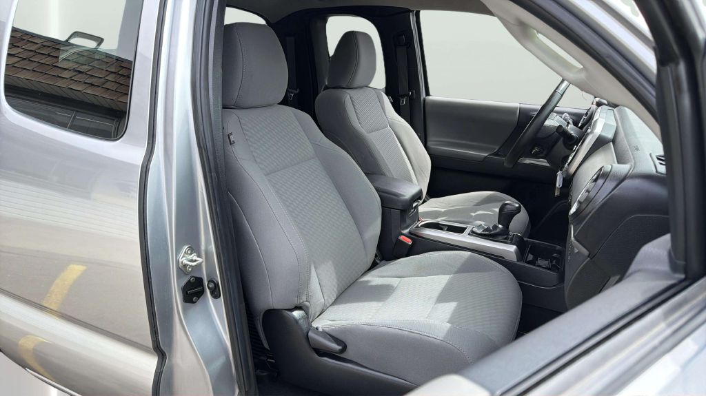 Photo 14 of this TOYOTA TACOMA