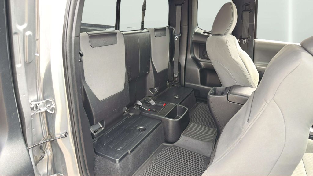 Photo 17 of this TOYOTA TACOMA