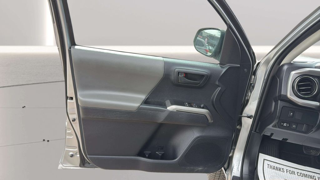 Photo 19 of this TOYOTA TACOMA