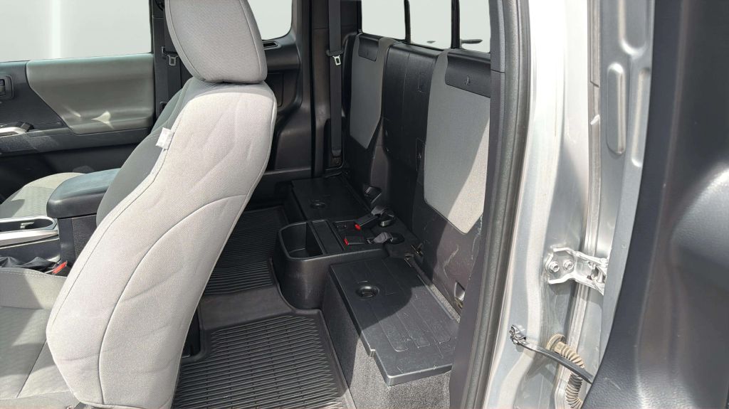 Photo 20 of this TOYOTA TACOMA
