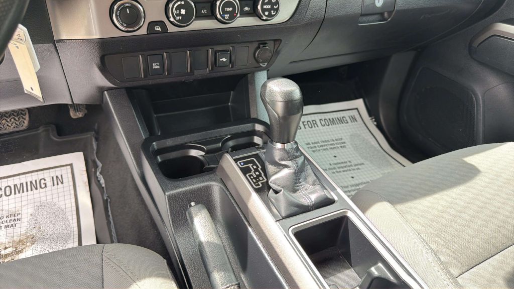 Photo 23 of this TOYOTA TACOMA