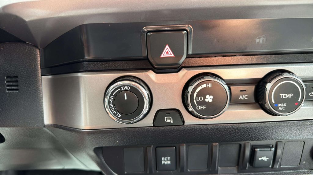 Photo 26 of this TOYOTA TACOMA