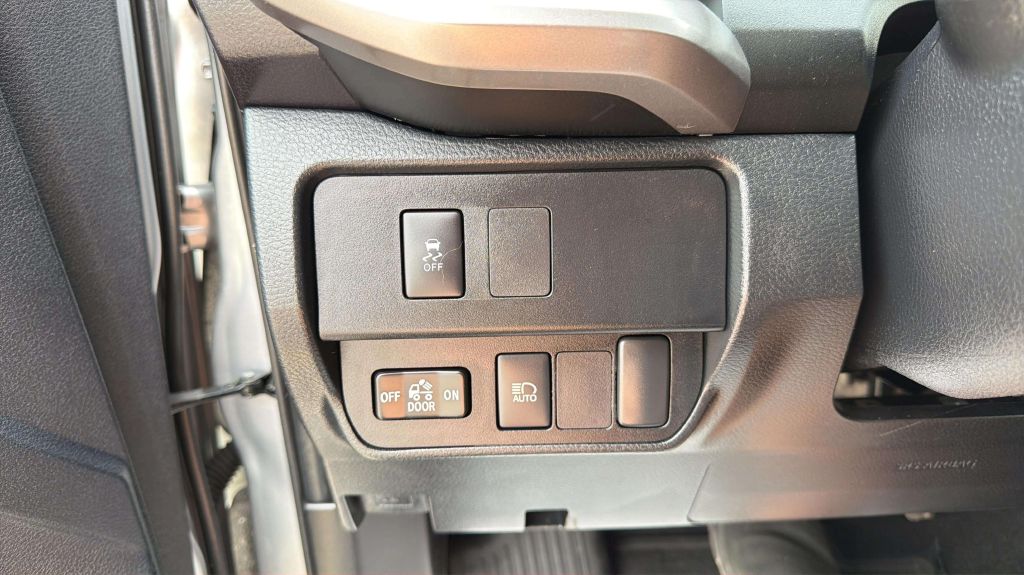 Photo 28 of this TOYOTA TACOMA
