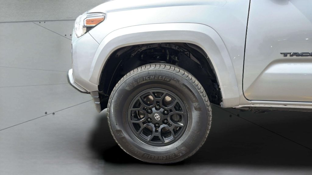 Photo 32 of this TOYOTA TACOMA