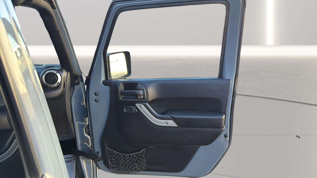 Photo 16 of this JEEP WRANGLER UNLIMI