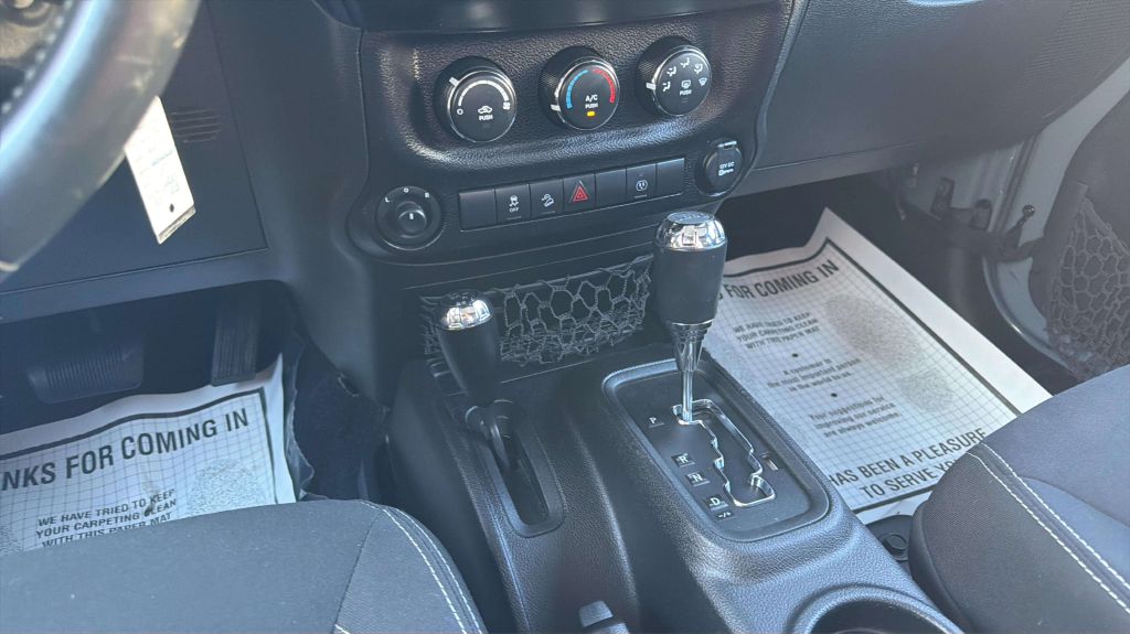 Photo 22 of this JEEP WRANGLER UNLIMI