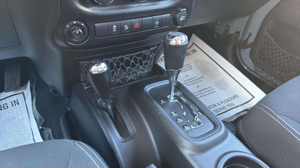 Photo 25 of this JEEP WRANGLER UNLIMI