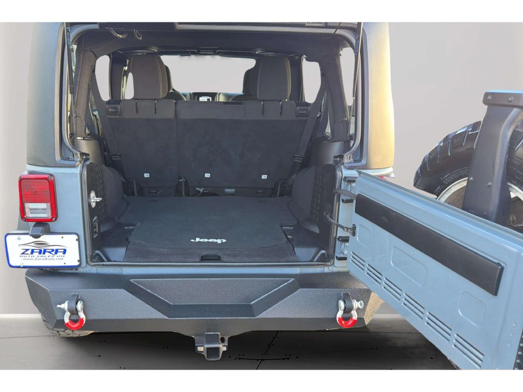 Photo 30 of this JEEP WRANGLER UNLIMI
