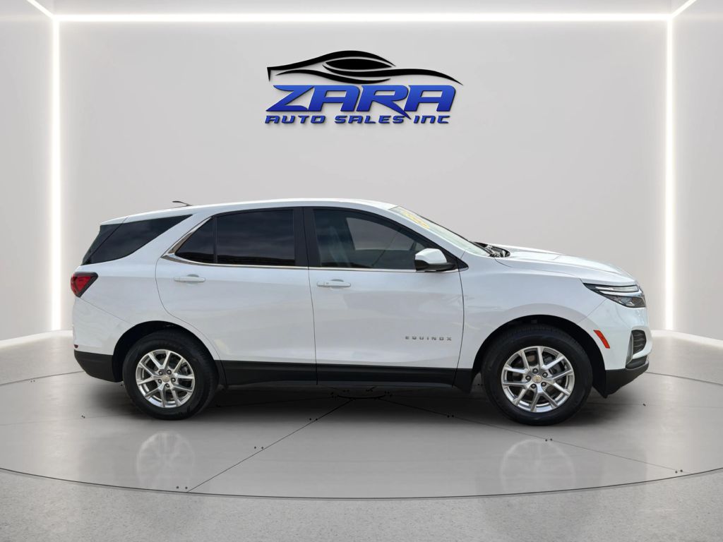 Photo 8 of this CHEVROLET EQUINOX