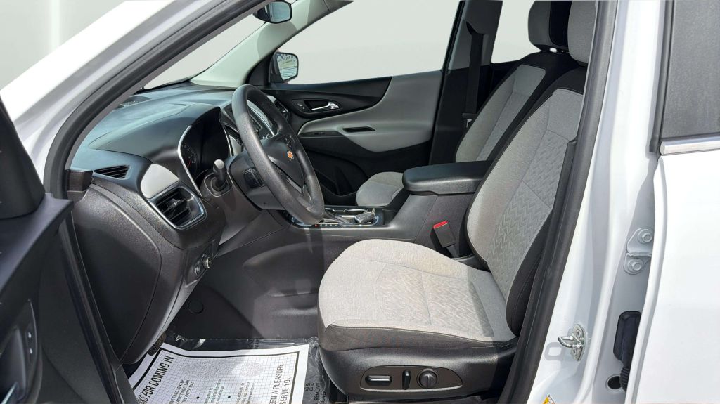 Photo 11 of this CHEVROLET EQUINOX