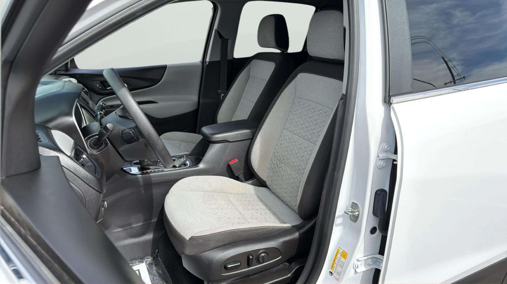 Photo 12 of this CHEVROLET EQUINOX