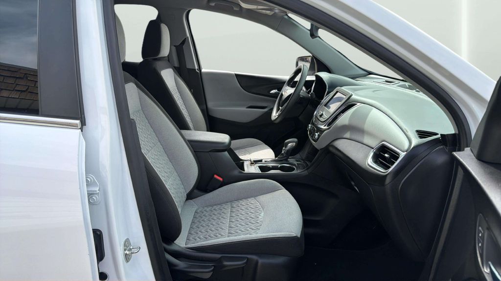 Photo 13 of this CHEVROLET EQUINOX
