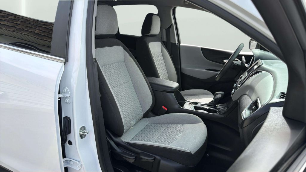 Photo 14 of this CHEVROLET EQUINOX
