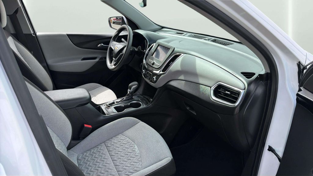 Photo 15 of this CHEVROLET EQUINOX