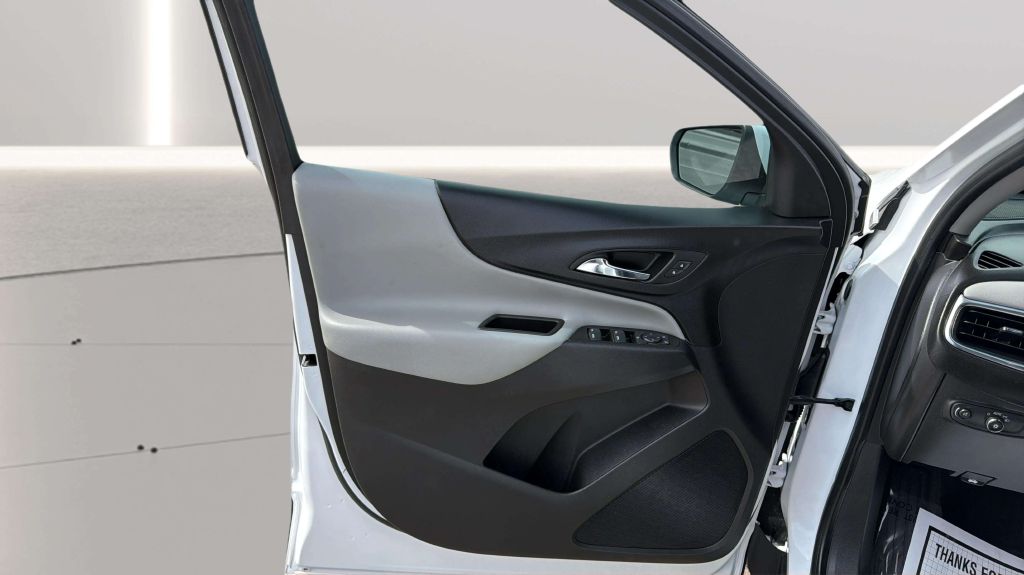 Photo 18 of this CHEVROLET EQUINOX