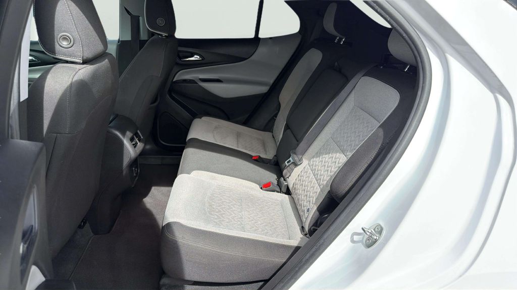 Photo 19 of this CHEVROLET EQUINOX
